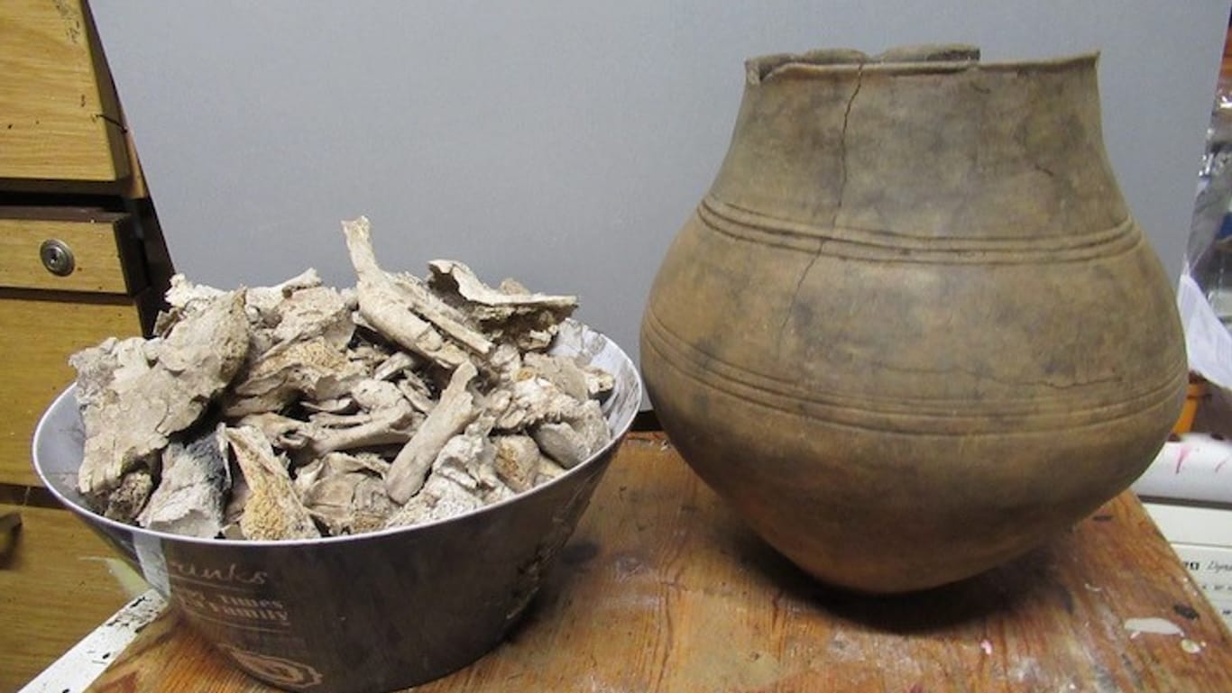 Die gefundene Urne: Sie ist vermutlich über 2.500 Jahre alt.
