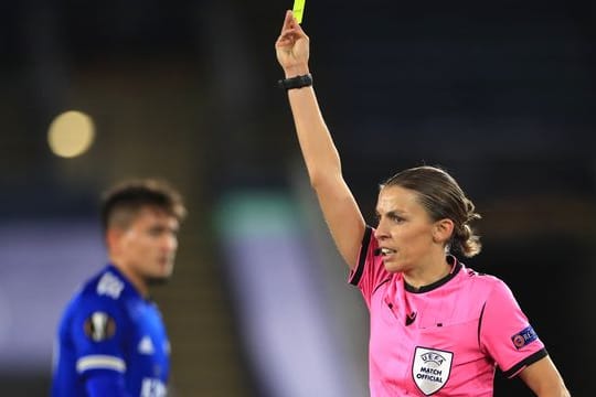 Wird als erste Frau ein Champions-League-Spiel der Männer leiten: Stéphanie Frappart.