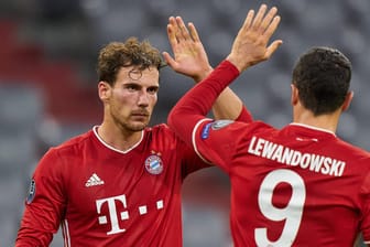 Leon Goretzka und Robert Lewandowski (v.l.): Auch in Madrid wollen sich die Bayern-Stars nach Treffern gegen Atletico abklatschen.