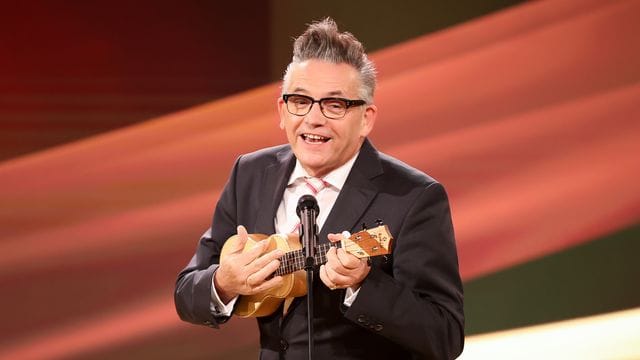 Nach Paris, New York und Rom ist Götz Alsmann jetzt durch die deutsche Schlager-Landschaft gereist. Nach Paris, New York und Rom ist Götz Alsmann jetzt durch die deutsche Schlager-Landschaft gereist.