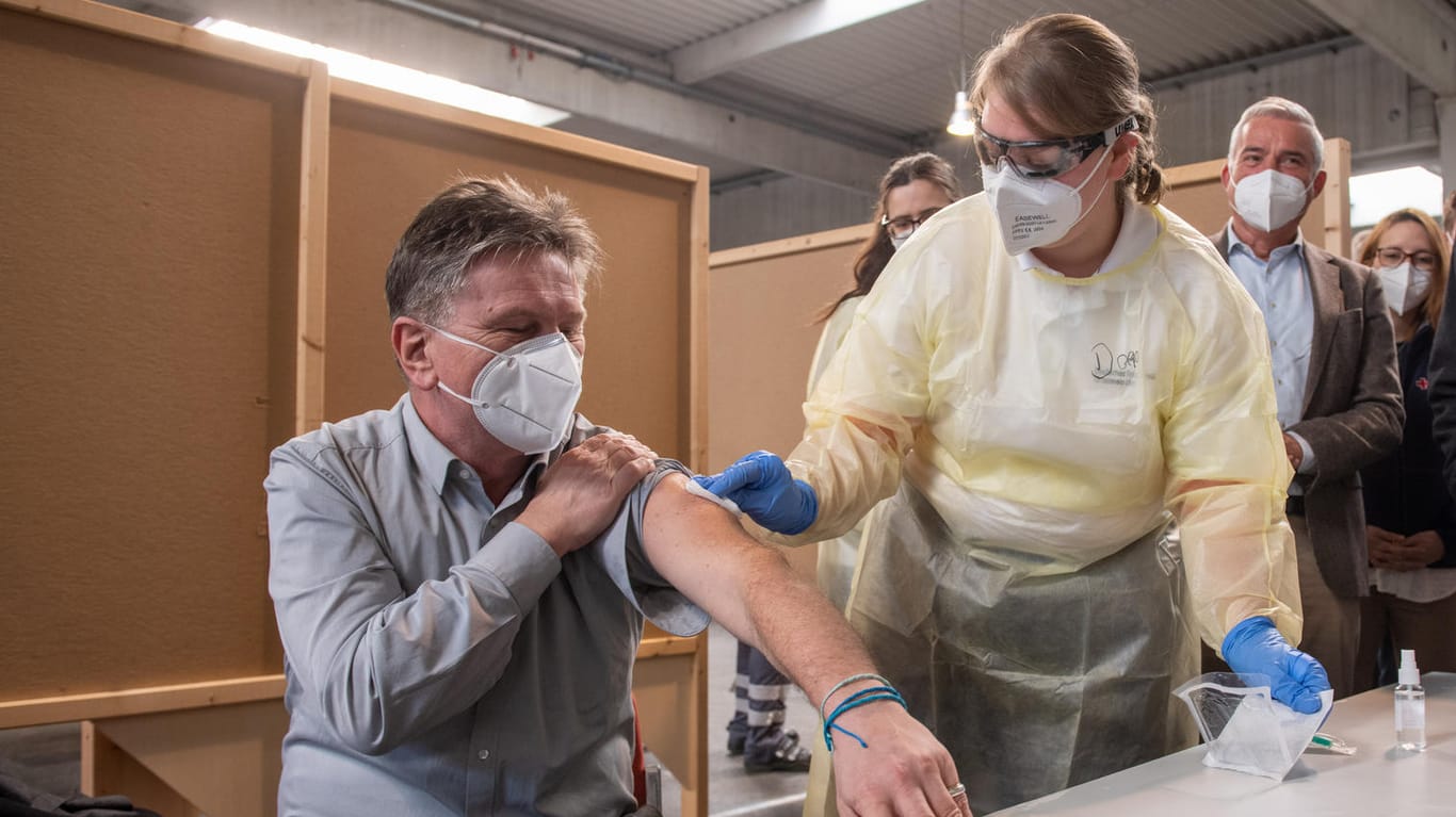Probelauf in einem Impfzentrum in Ulm: Der Corona-Impfstoff sollte uns Hoffnung für 2021 geben.
