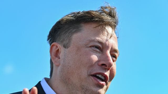 Tausendsassa Elon Musk: Der 49-Jährige ist nicht nur Chef von Tesla, sondern auch von SpaceX - und weiterer Unternehmen. Tausendsassa Elon Musk: Der 49-Jährige ist nicht nur Chef von Tesla, sondern auch von SpaceX - und weiterer Unternehmen.