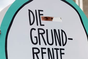 Um den Gang zum Sozialamt zu ersparen, bekommen 1,3 Millionen Menschen in Deutschland einen Aufschlag der Grundrente.