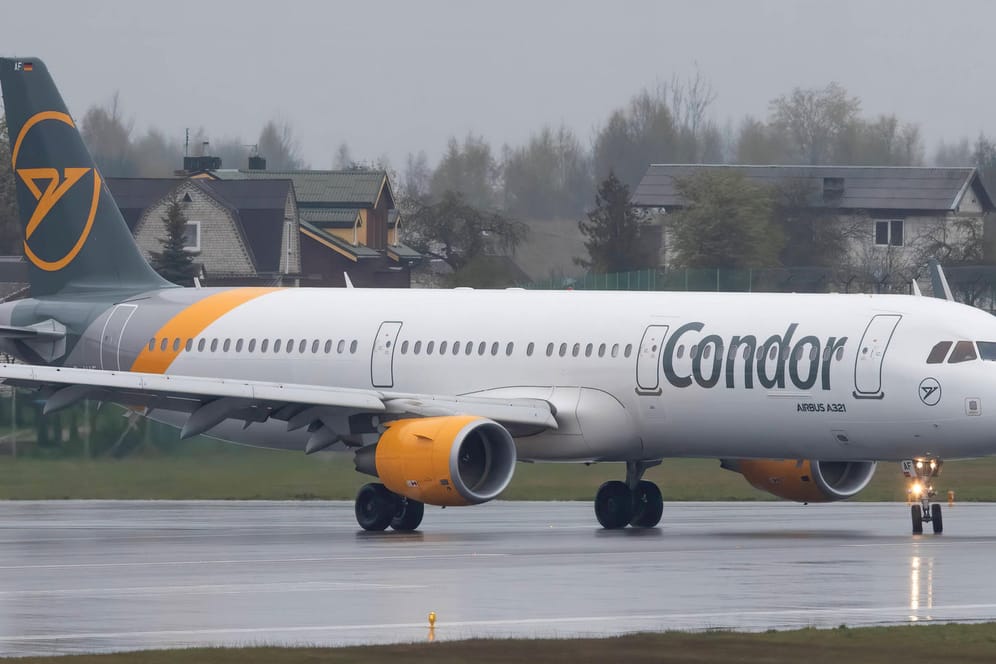 Condor-Jet auf dem Flughafen Vilnius: Die Airline hat den Schutzschirm verlassen.