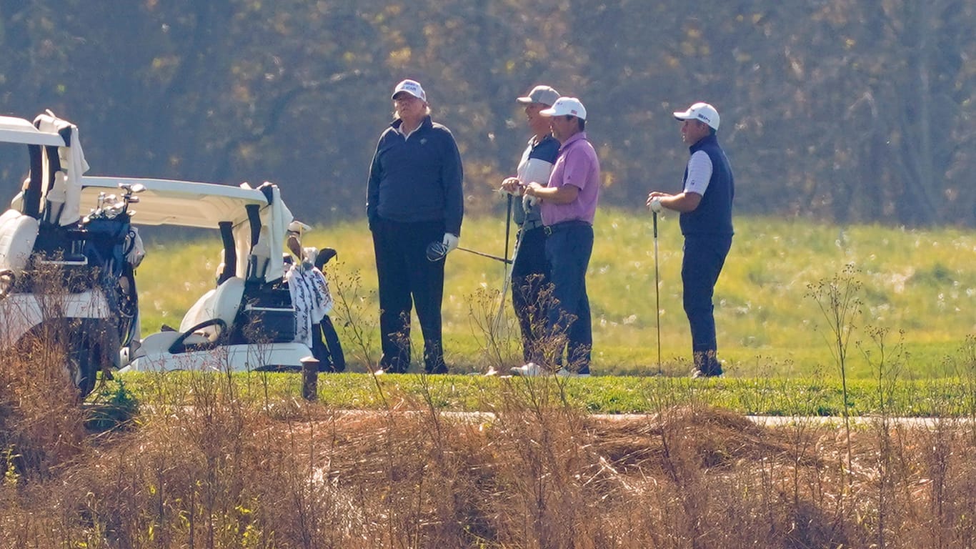 Donald Trump (l.): Der US-Präsident ist ein großer Freund des Golfsports.