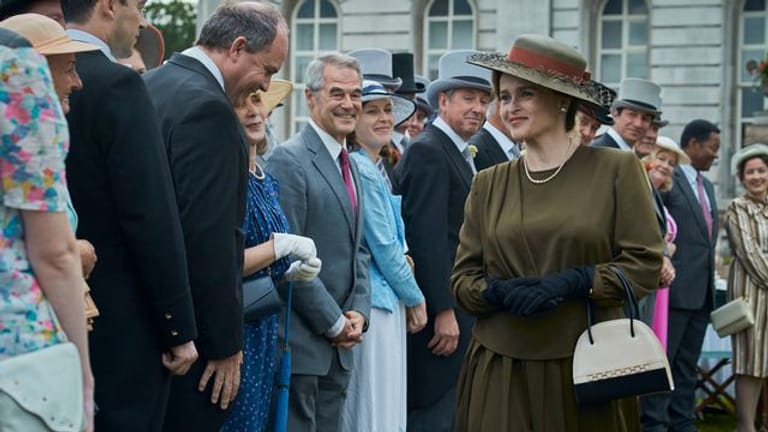 Prinzessin Margaret (Helena Bonham Carter) im Moor Park in einer Szene der vierten Staffel der Netflix-Serie "The Crown".