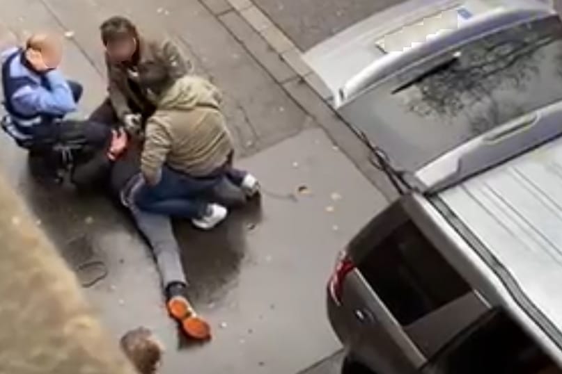 Das Standbild aus einem Handyvideo zeigt die Festnahme des 51-jährigen Fahrers in Trier: Die Polizei hat die Echtheit des Videos bestätigt.