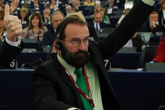 József Szájer im Europaparlament: Der ungarische Politiker wurde auf einer illegalen Party erwischt.