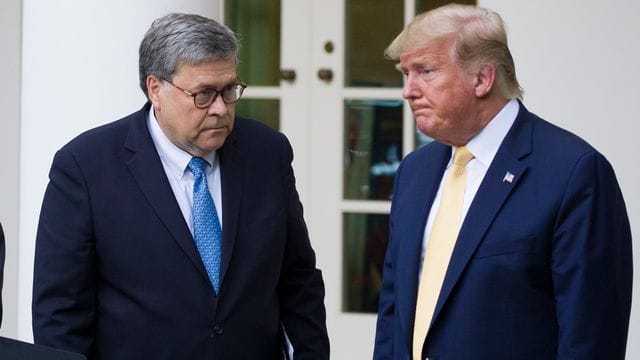 US-Justizminister William Barr im Sommer vergangenen Jahres zusammen mit Donald Trump.