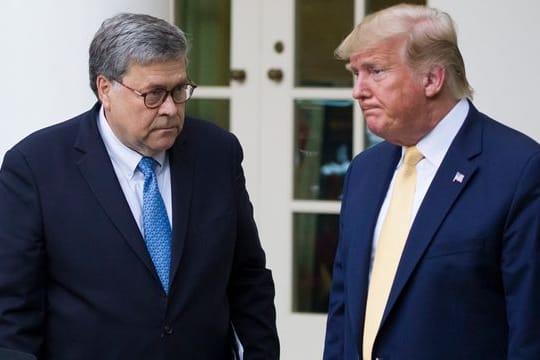 US-Justizminister William Barr im Sommer vergangenen Jahres zusammen mit Donald Trump.