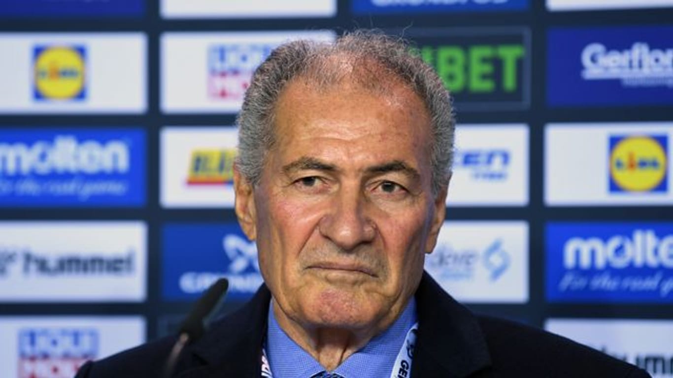 "Ja, derzeit planen wir, die WM mit Zuschauern zu organisieren - natürlich nicht mit voller Auslastung, sondern abhängig von der Arena und der Covid-19-Situation", sagt Hassan Moustafa.