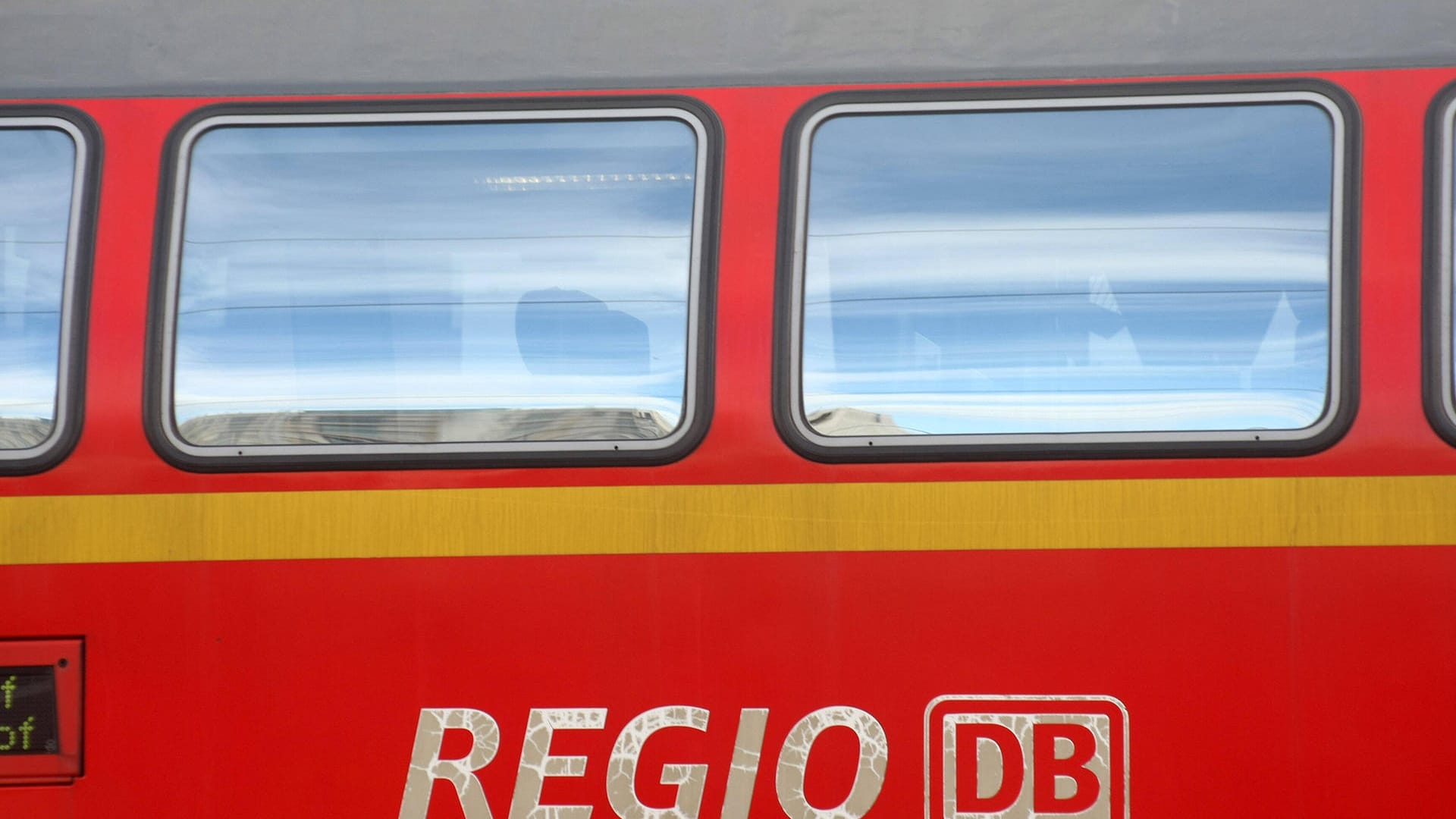 Deutsch Bahn: Bahnreisende will die Deutsche Bahn über die Feiertage entlasten.