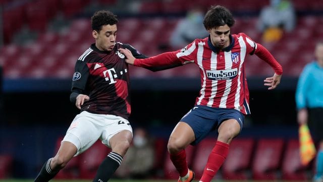 Keine Angst vor den Atlético-Stars: Bayerns Jamal Musiala (l) und Madrids Joao Felix.