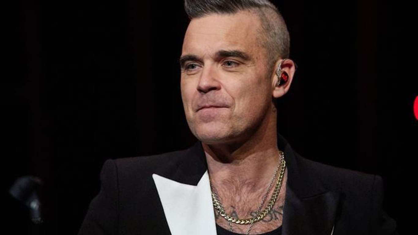 Robbie Williams 2019 in Hamburg bei einem Fankonzert.