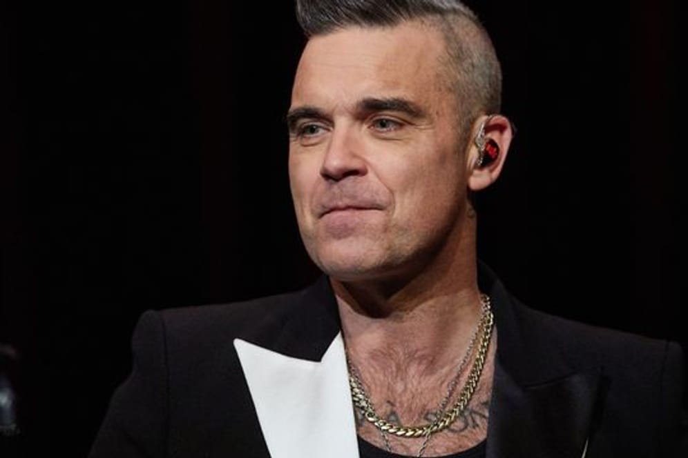 Robbie Williams 2019 in Hamburg bei einem Fankonzert.