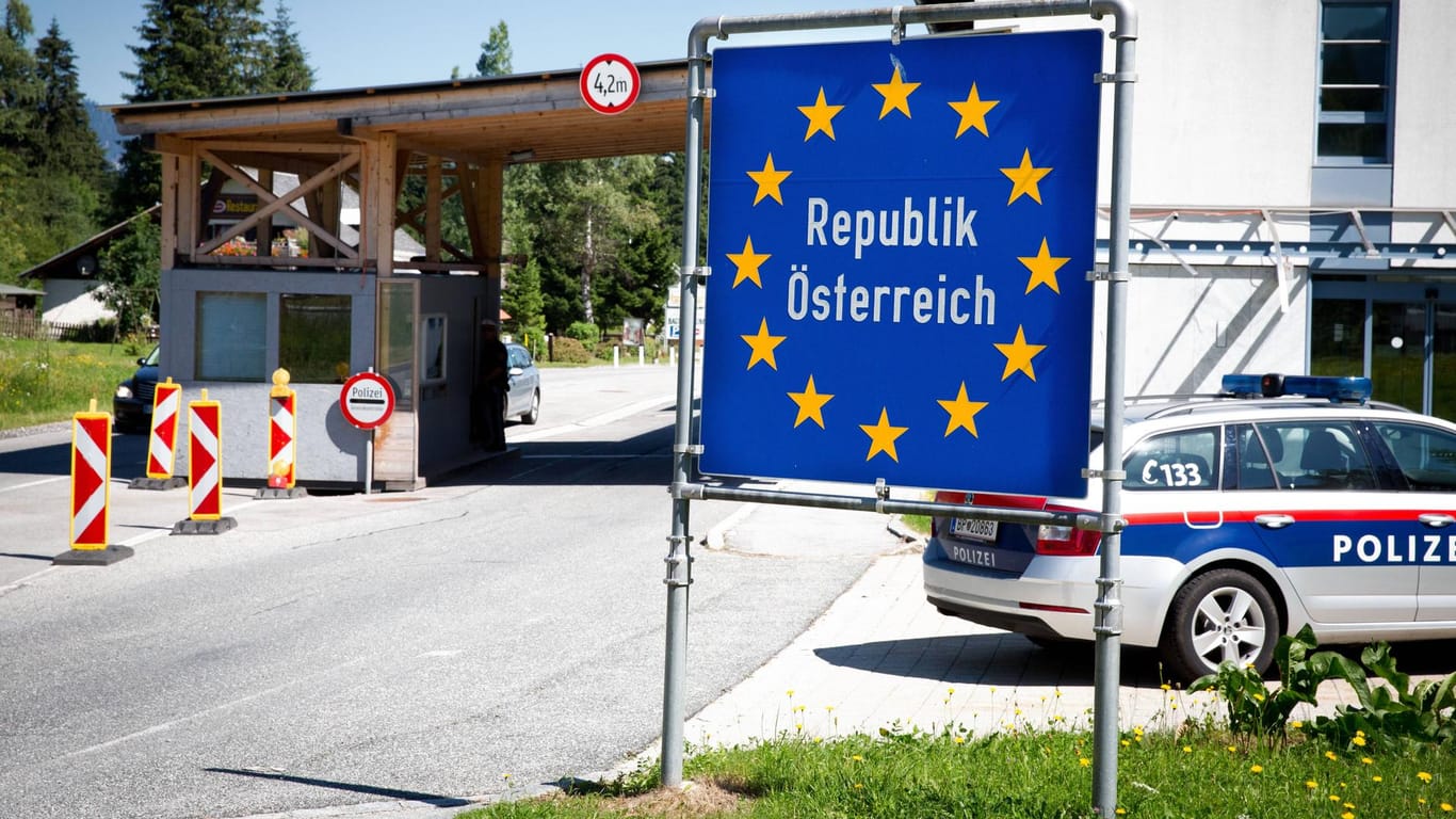 Grenzübergang von Slowenien nach Österreich auf dem Wurzenpass: Bis 10. Januar gilt die Quarantänepflicht für Einreisende aus Risikogebieten.