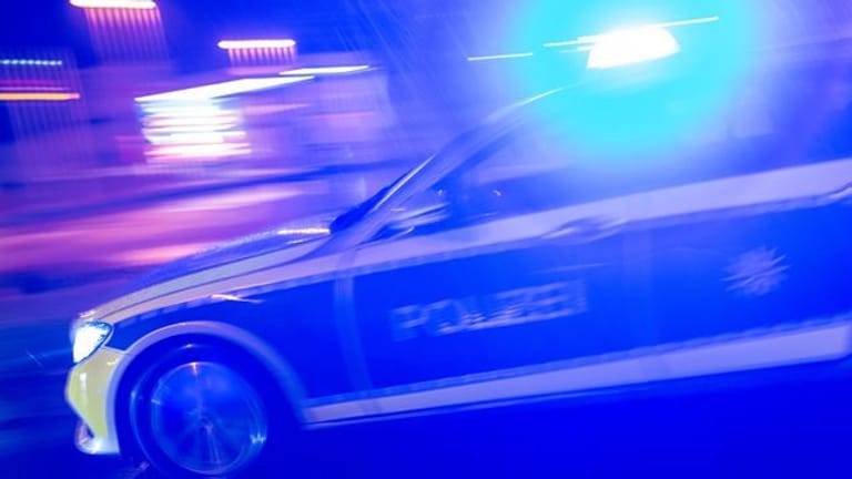 Polizeiauto im Einsatz: Der 28-Jährige gab an, Kokain genommen zu haben. (Symbolfoto)