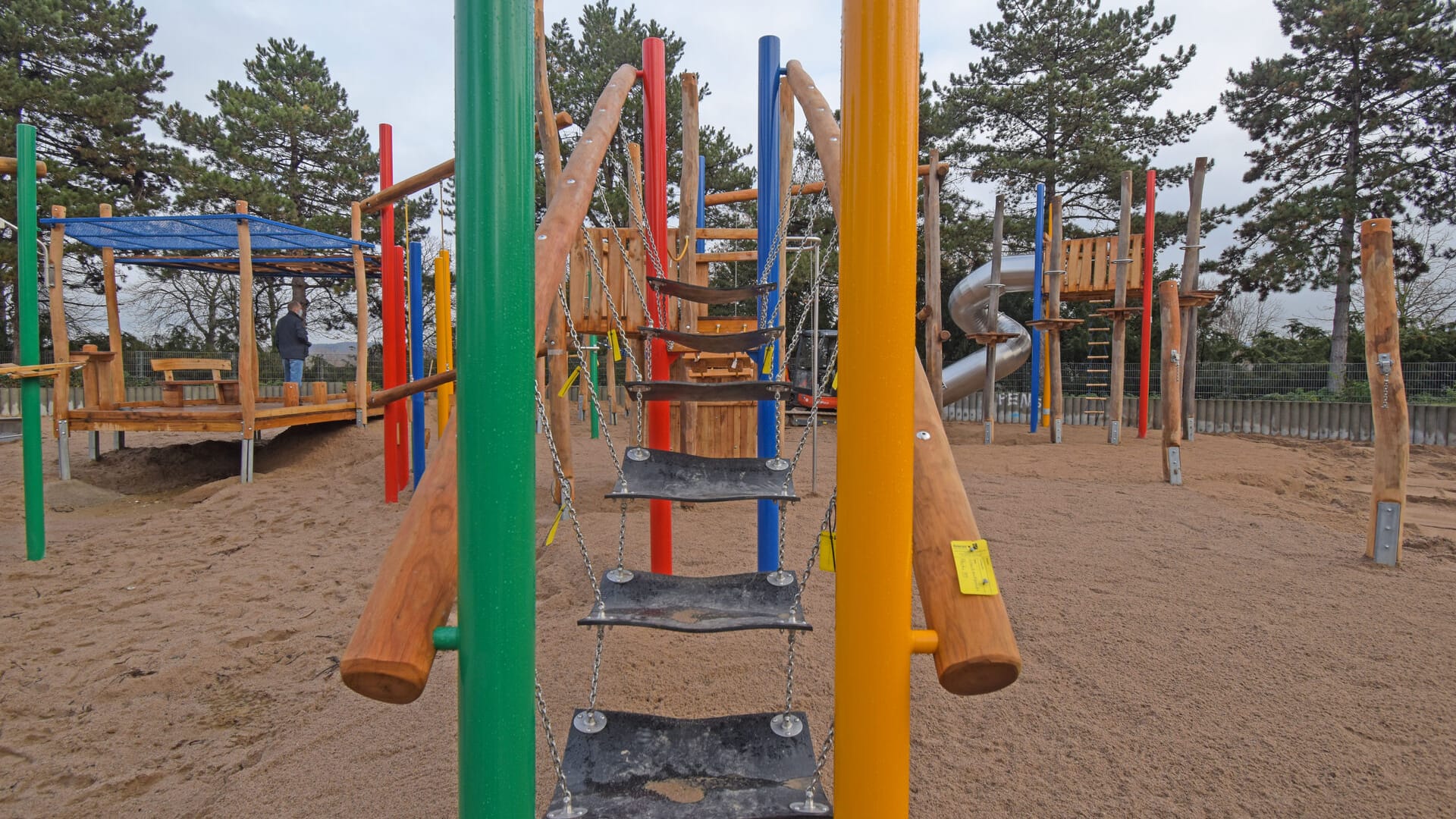 Der neue Spielplatz in der Rheinaue. Er wurde nach dem Vorbild des alten Klettergartens errichtet. Der neue Spielplatz in der Rheinaue. Er wurde nach dem Vorbild des alten Klettergartens errichtet.