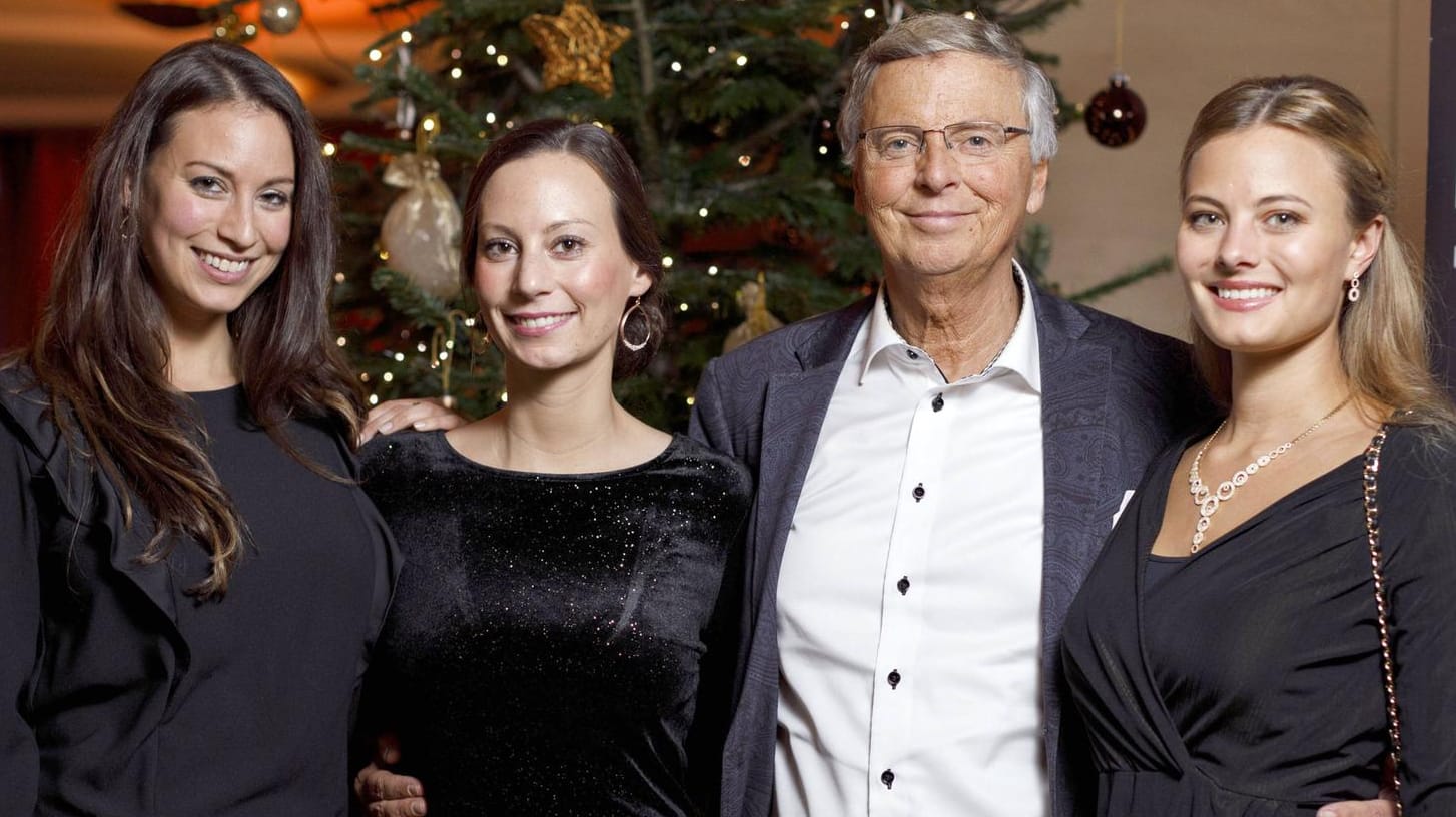 Wolfgang Bosbach mit seinen drei Töchtern: Caroline, Natalie und Viktoria.