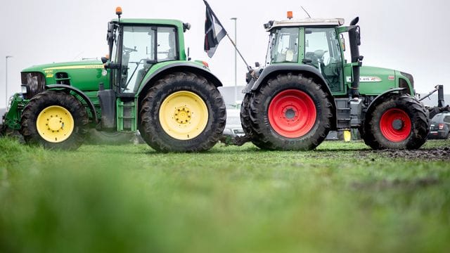 Landwirte blockieren Zentrallager von Lidl: Das Unternehmen will nun fairere Preise.
