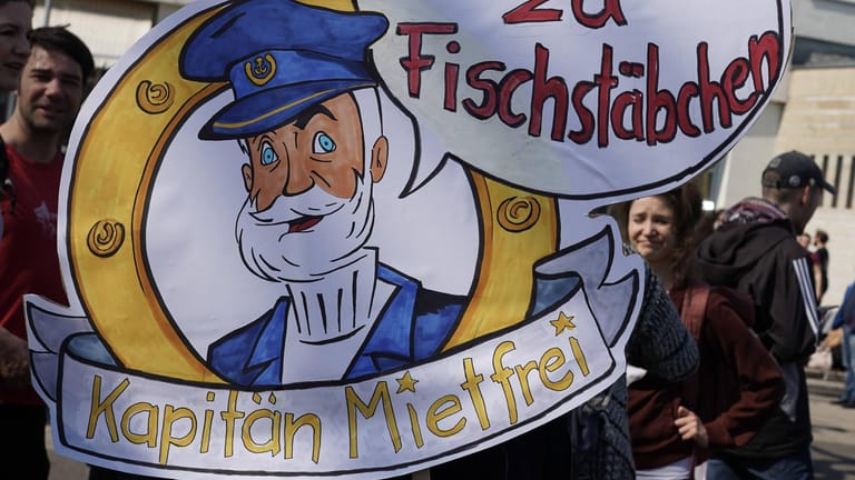Dieser Käpt'n muss oft herhalten: Protest gegen stark steigende Mieten in Berlin.