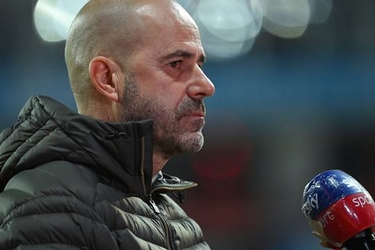 Leverkusens Trainer Peter Bosz muss gegen OGC Nizza auf gleich acht Spieler verzichten.