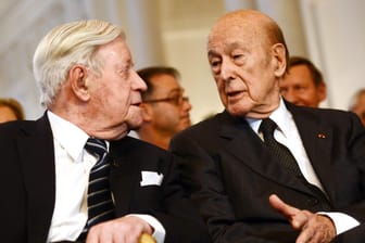 Der ehemalige deutsche Bundeskanzler Helmut Schmidt (l.) und der ehemalige französische Staatspräsident Valéry Giscard d'Estaing: Die beiden verband auch eine Freundschaft.