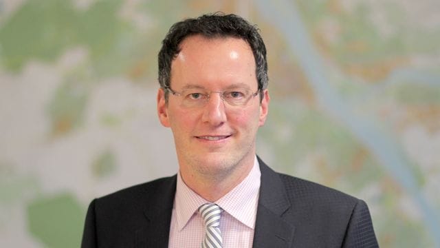 Michael Ebling (SPD), Oberbürgermeister von Mainz (Archivbild): Ebling hält eine Corona-Inzidenz von 50 auf absehbare Zeit für unrealistisch und möchte daher schon früher Lockerungen ermöglichen.