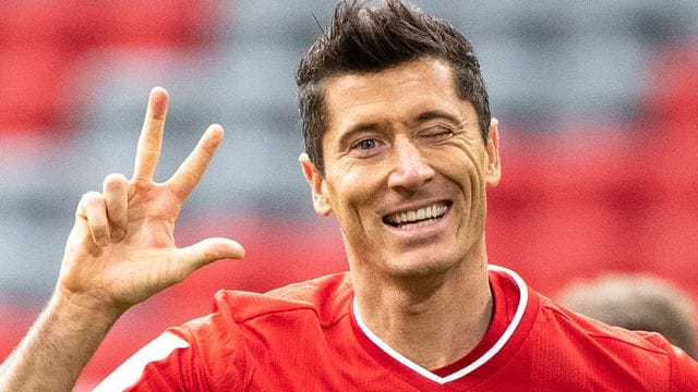 Robert Lewandowski könnte als Weltfußballer 2020 ausgezeichnet werden. Robert Lewandowski könnte als Weltfußballer 2020 ausgezeichnet werden.