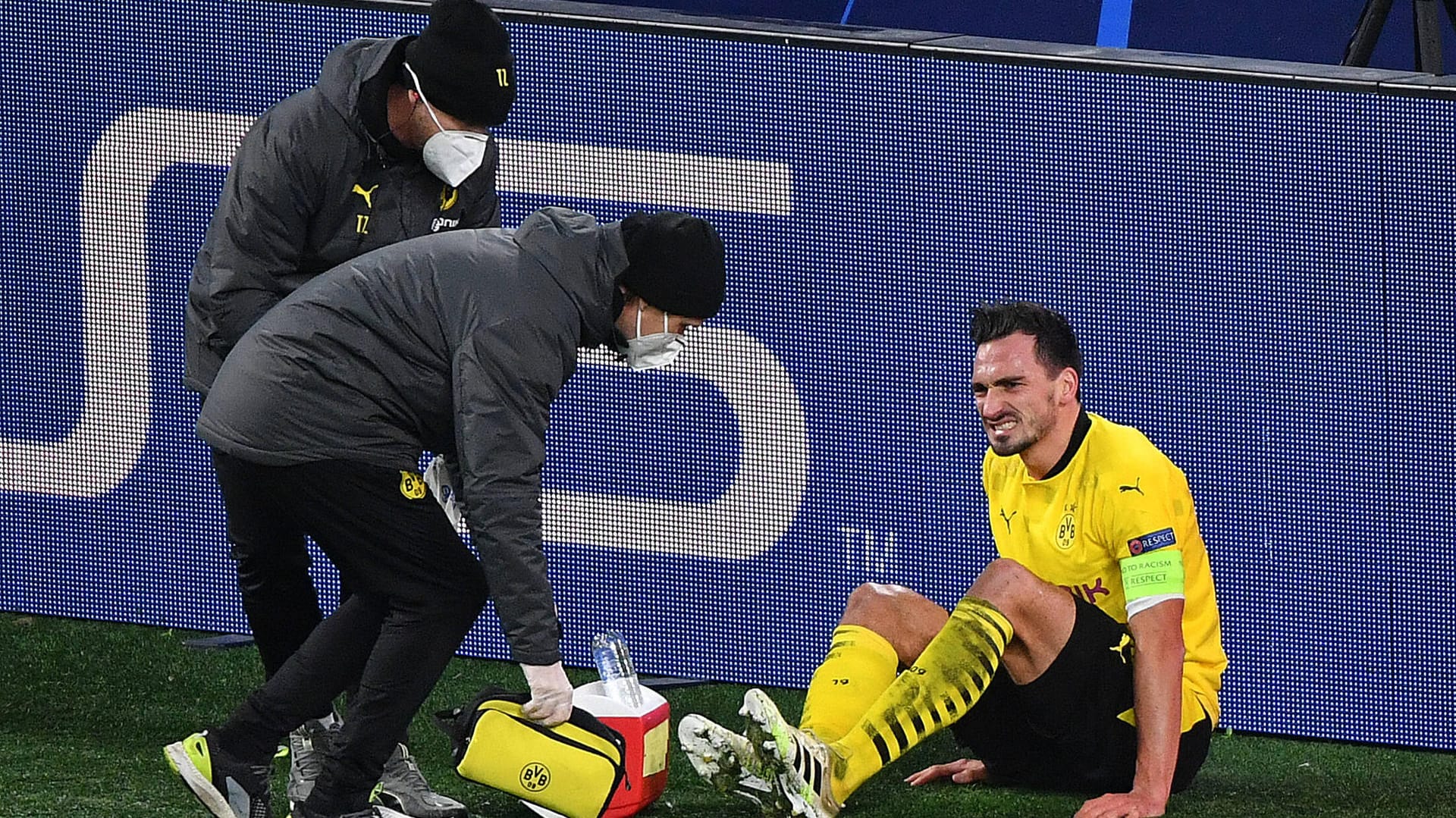 Mats Hummels: Der Dortmunder musste gegen Lazio verletzt vom Platz. Mats Hummels: Der Dortmunder musste gegen Lazio verletzt vom Platz.