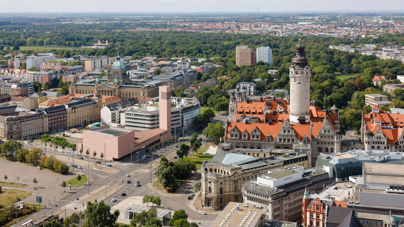 Blick über Leipzig: In Teilen der Stadt gilt nun Maskenpflicht und Alkoholverbot.