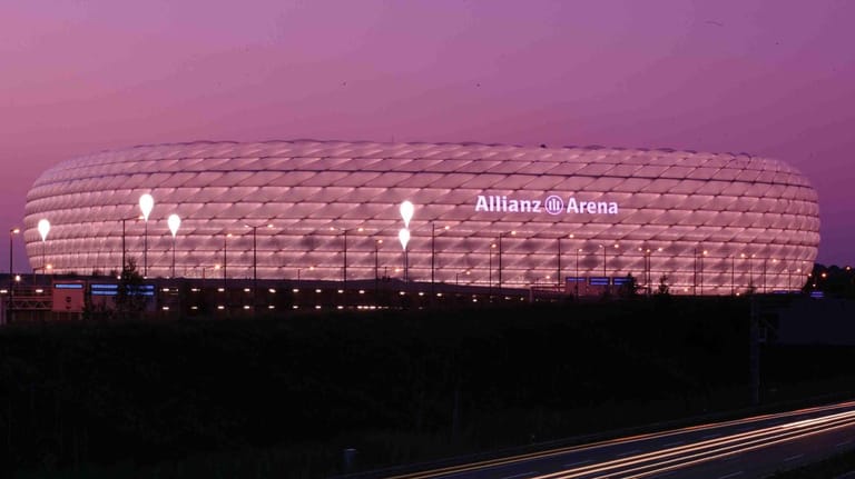 Allianz Arena (Symbolbild): Die Hülle des Bayern-Stadions kann in unterschiedlichen Farben leuchten.