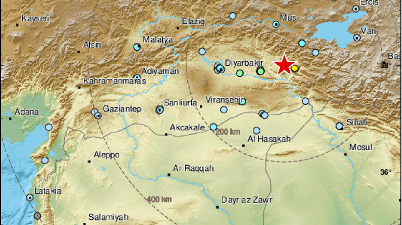 Das Erdbeben auf der Karte: Es ereignete sich 20km unter der Erde.