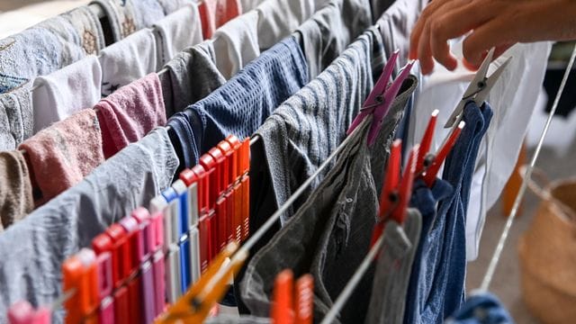 Wer kümmert sich in der aktuellen, besonderen Situation durch Corona vorwiegend um die Hausarbeit?. Wer kümmert sich in der aktuellen, besonderen Situation durch Corona vorwiegend um die Hausarbeit?.