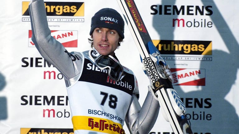 Sven Hannawald im Jahr 2002: In Bischofshofen winkte der Springer seinen Fans zu, er schaffte mit dem Sieg aller Wettbewerbe der Vierschanzentournee Historisches.