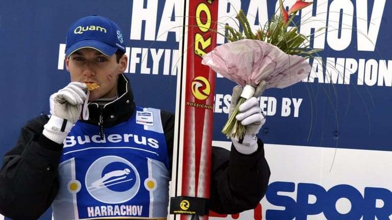Sven Hannawald: Er wurde 2000 und 2002 Weltmeister im Skifliegen, hier in Tschechien.
