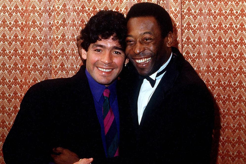 Pelé (r.) neben Diego Maradona: Die beiden Fußball-Legenden waren Freunde und Rivalen zugleich.