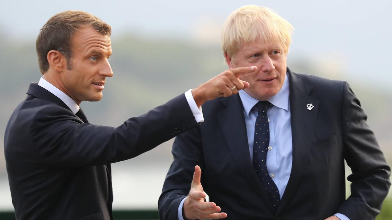 Emmanuel Macron (l.) und Boris Johnson beim G7-Gipfel im vergangenen Jahr: Rund um einen möglichen Brexit-Vertrag spitzt sich der Streit ihrer Nationen zu.