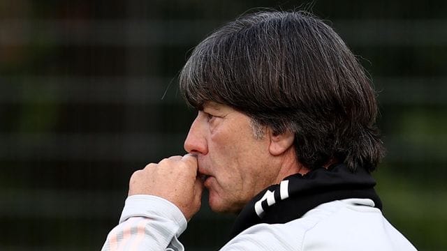 Bundestrainer Joachim Löw wird die DFB-Elf bei der EM 2021 betreuen. Bundestrainer Joachim Löw wird die DFB-Elf bei der EM 2021 betreuen.