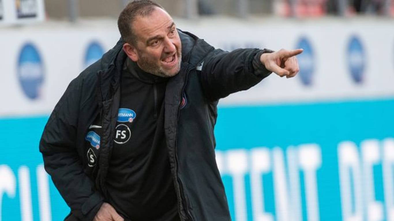 Heidenheims Trainer Frank Schmidt muss weitere Ausfälle verkraften.