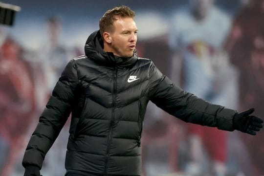 Leipzigs Trainer Julian Nagelsmann trifft mit seinem Team im Topspiel auf den FC Bayern.