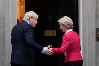 Ein Bild aus Vor-Corona-Zeiten: Im Januar empfing Boris Johnson Ursula von der Leyen in der Downing Street in London.