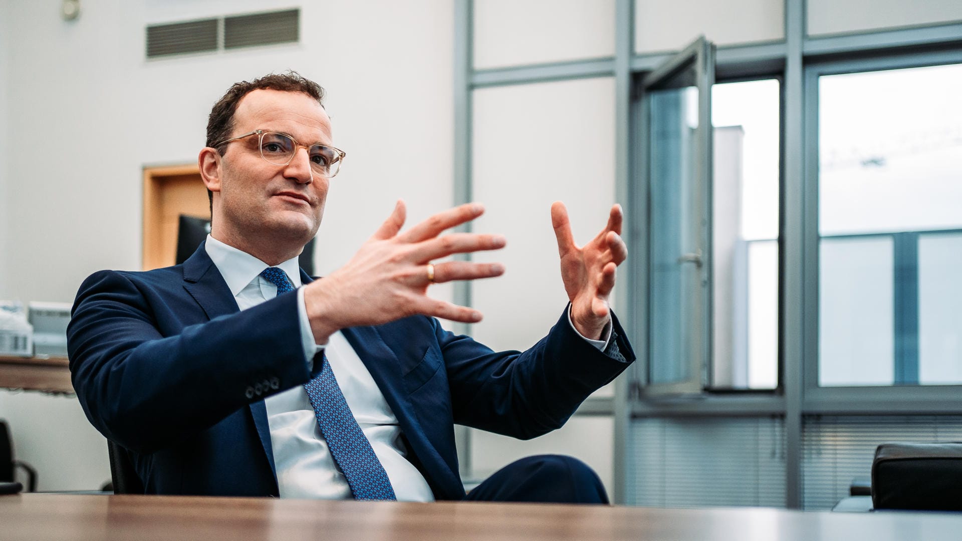 "Mir sind unser Land und unsere Partei zu wichtig, um mich beleidigt in eine Ecke zu stellen": Jens Spahn im Interview mit t-online.