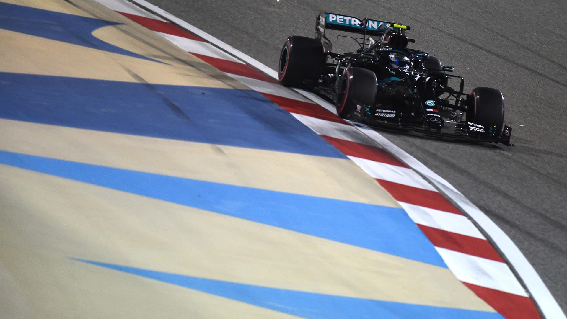 Valtteri Bottas auf der Strecke in Sakhir.