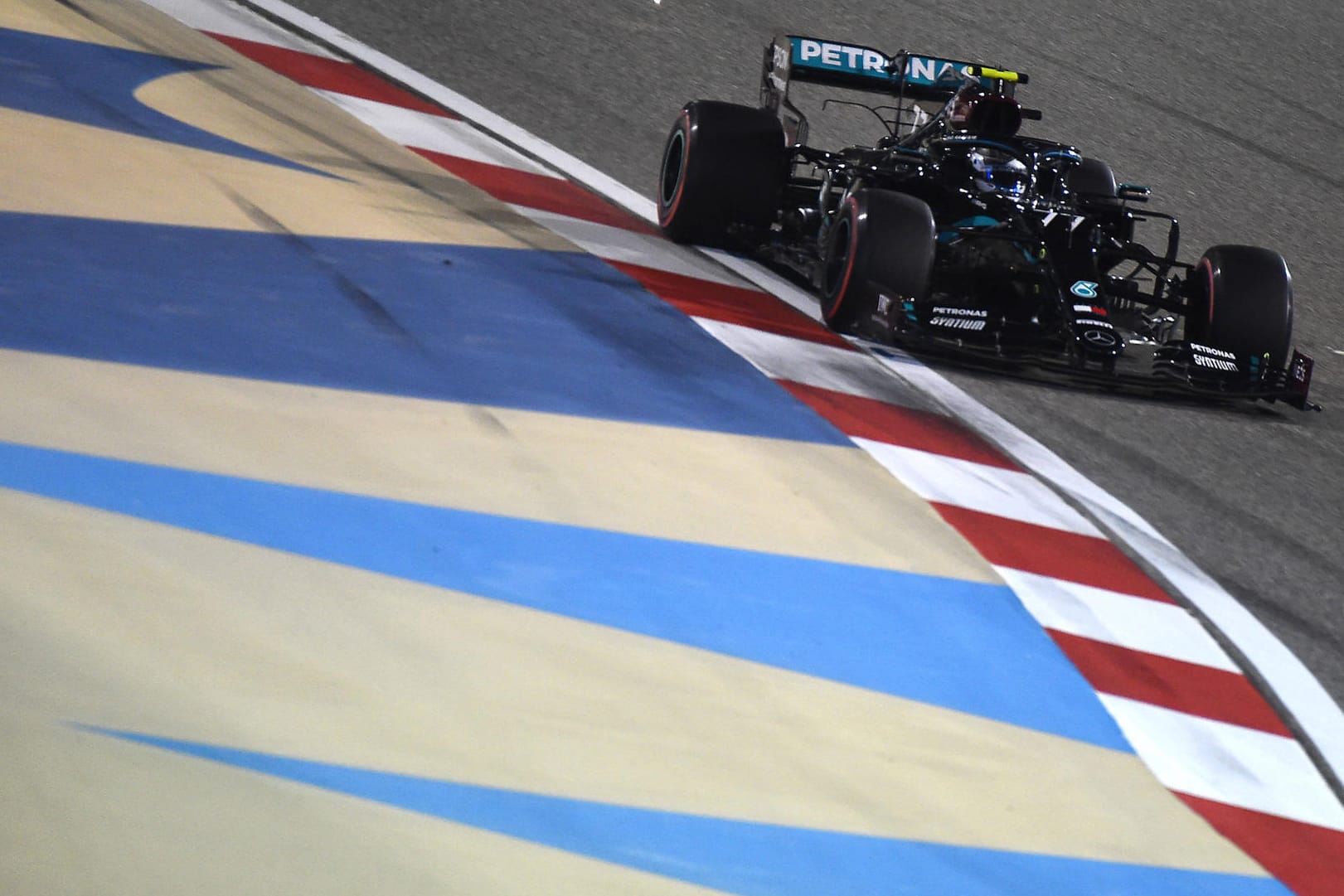 Valtteri Bottas auf der Strecke in Sakhir.