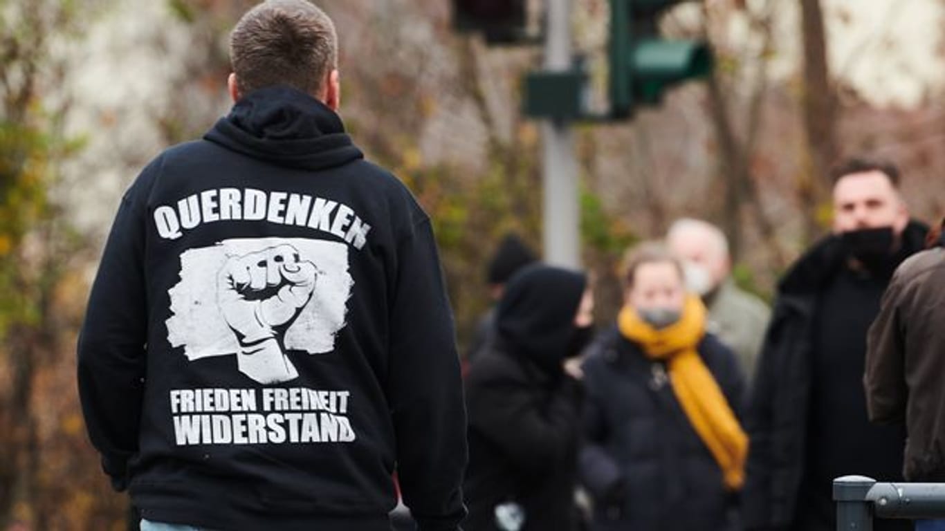 Teilnehmer einer "Querdenken"-Demonstration in Berlin (Archiv).