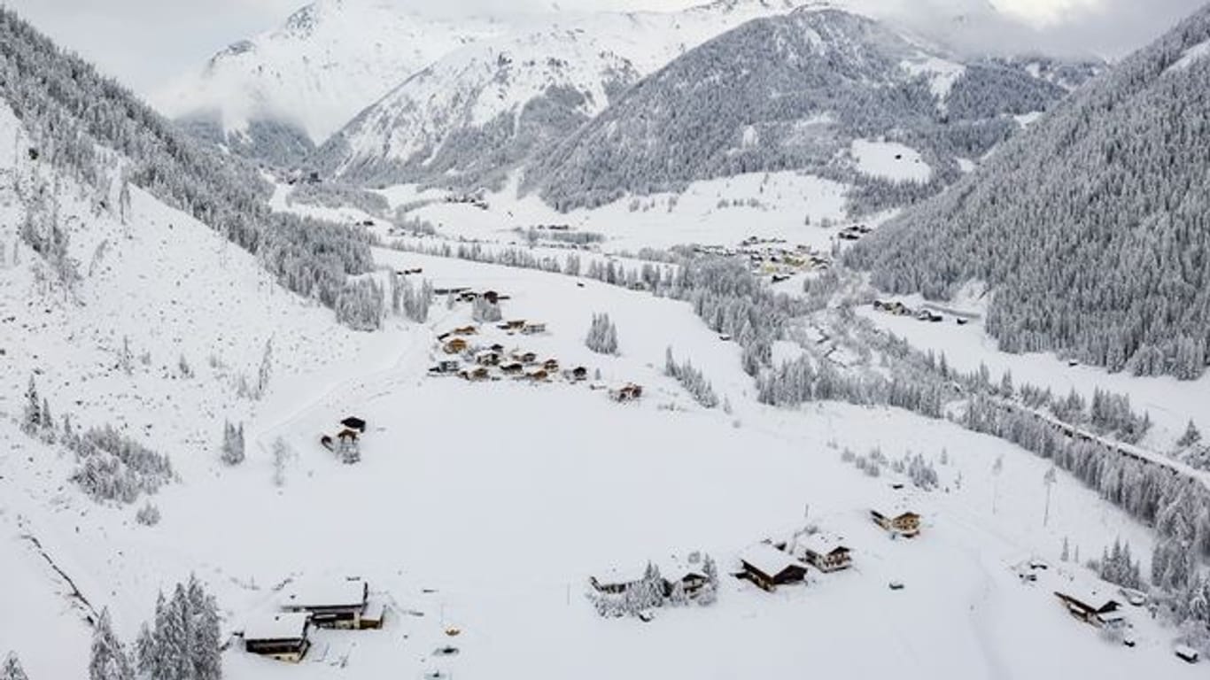 Das Kalsertal in Osttirol ist mit Schnee bedeckt.