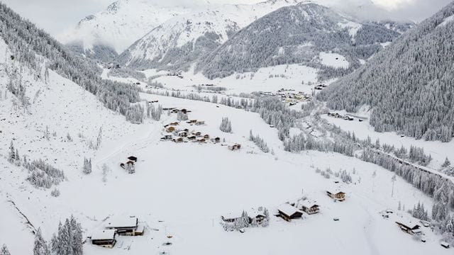 Das Kalsertal in Osttirol ist mit Schnee bedeckt. Das Kalsertal in Osttirol ist mit Schnee bedeckt.