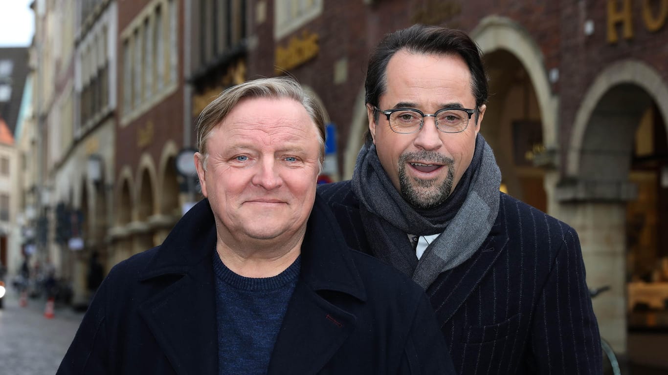 Die Schauspieler Axel Prahl und Jan Josef Liefers am Set vom "Tatort" Münster