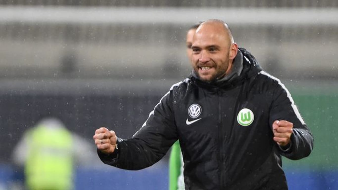 Trainer Stefan Lerch ist mit den Wolfsburgerinnen in das Viertelfinale des DFB-Pokals eingezogen.